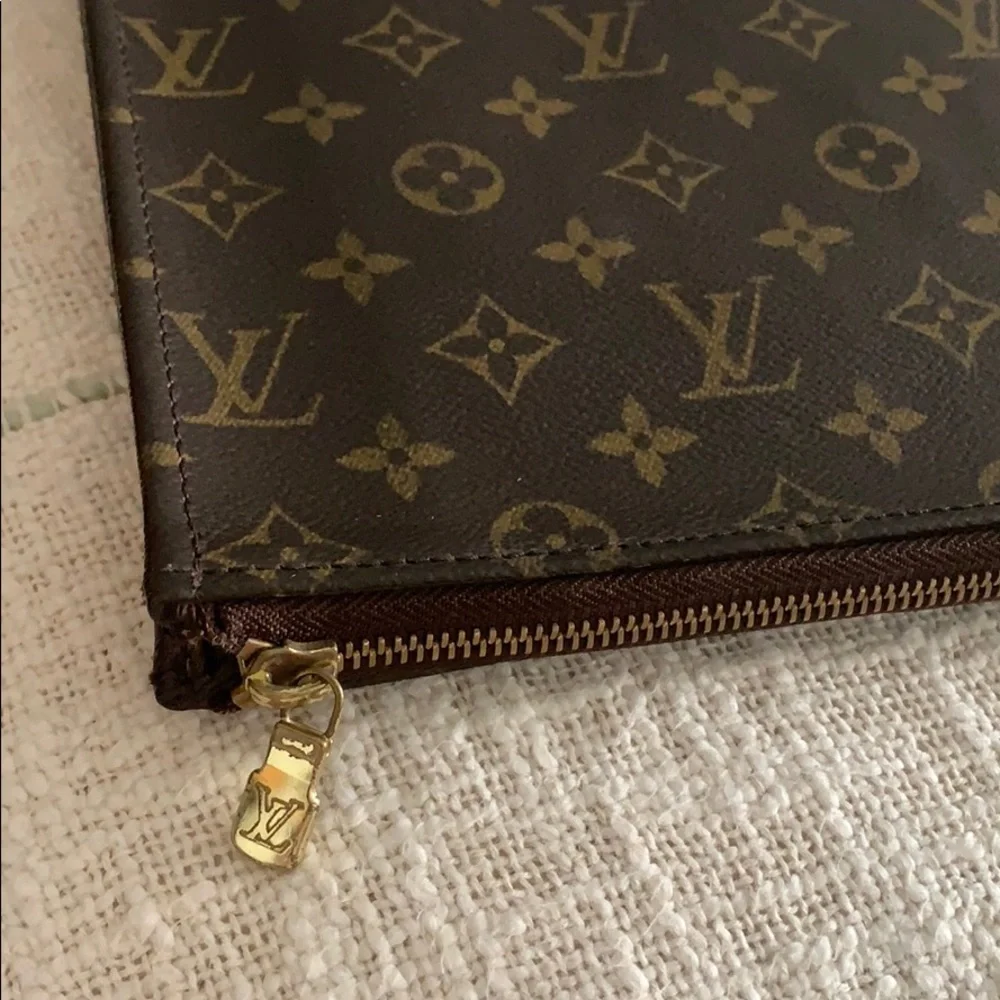 Louis Vuitton Poche Documents Portfolio